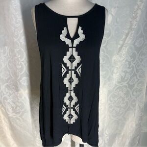 Fylo London embroidered geometric HiLo keyhole tank top